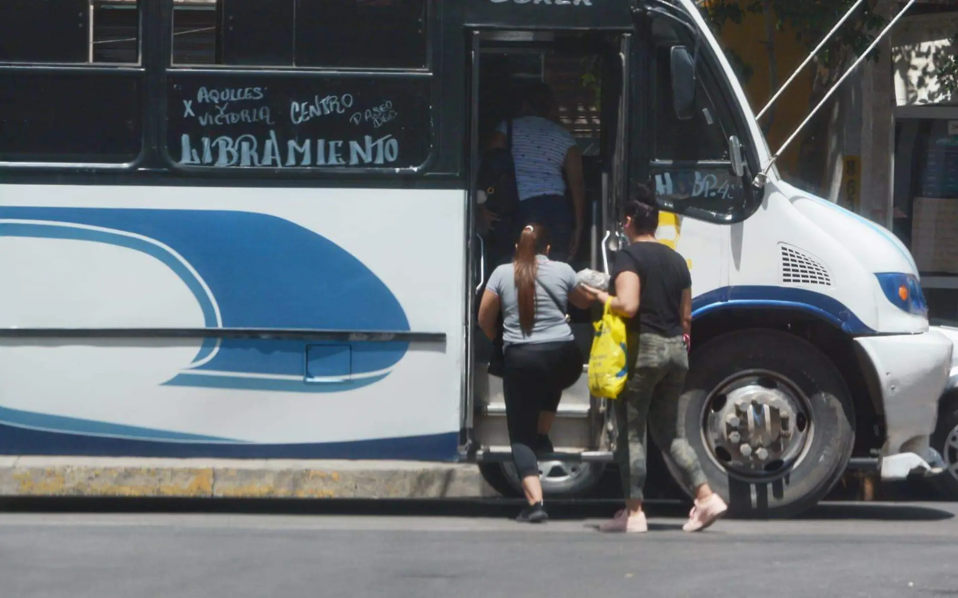 Transporte público y camiones en la ciudad de Durango